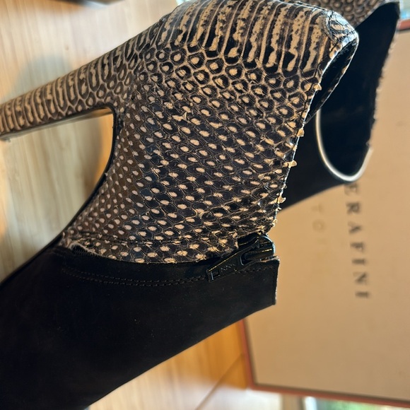 Italian Made Snakeskin and Suede Heels Originally $550+ - Picture 2 of 7